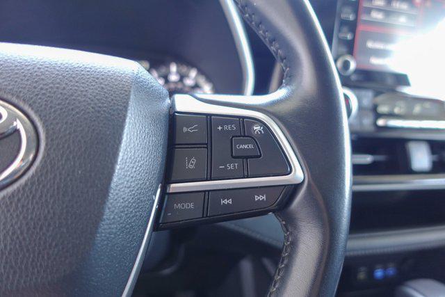 used 2022 Toyota Highlander car, priced at $37,899