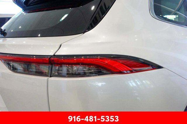 new 2025 Toyota Crown Signia car