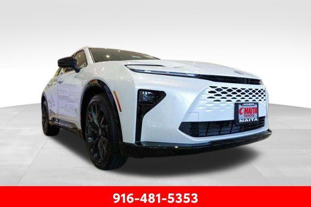 new 2025 Toyota Crown Signia car