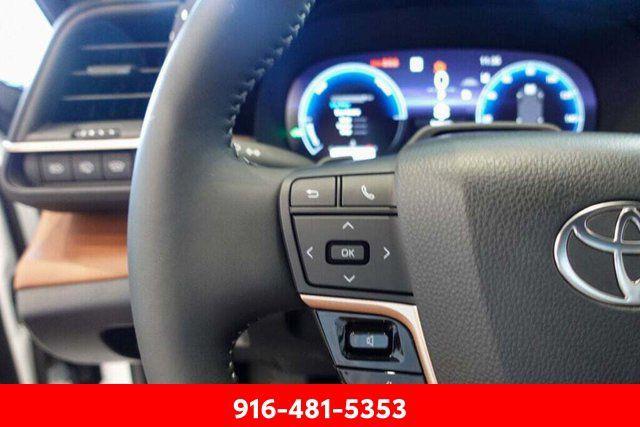 new 2025 Toyota Crown Signia car