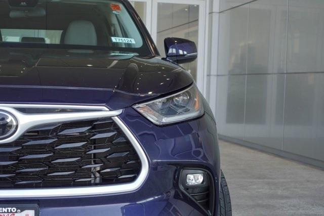 used 2021 Toyota Highlander car, priced at $24,955