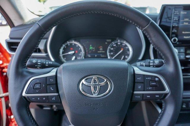 used 2022 Toyota Highlander car, priced at $31,955