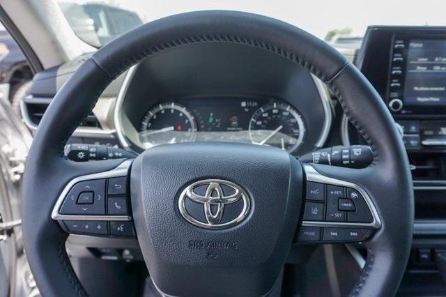 used 2021 Toyota Highlander car, priced at $34,995