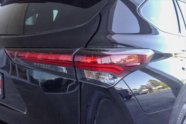 used 2024 Toyota Highlander car, priced at $38,955