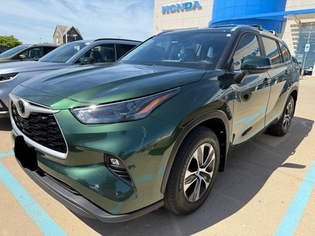 used 2023 Toyota Highlander car, priced at $37,275