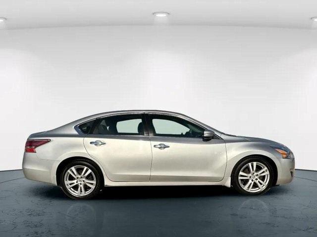 used 2014 Nissan Altima car, priced at $7,000