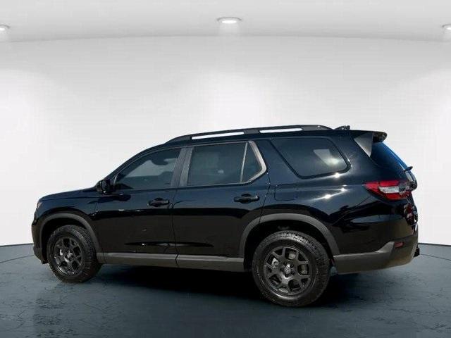 used 2025 Honda Pilot car, priced at $45,396