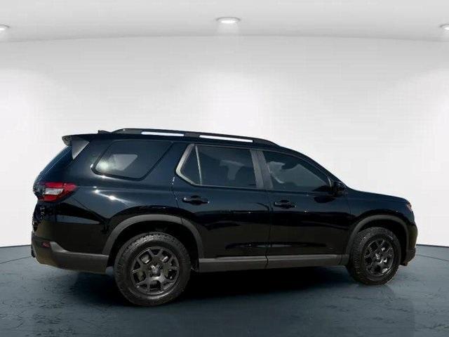 used 2025 Honda Pilot car, priced at $45,396