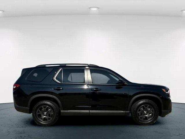 used 2025 Honda Pilot car, priced at $45,396
