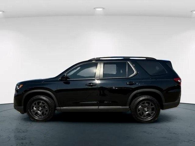 used 2025 Honda Pilot car, priced at $45,396