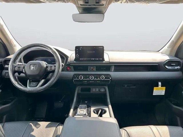 new 2025 Honda Pilot car, priced at $54,985