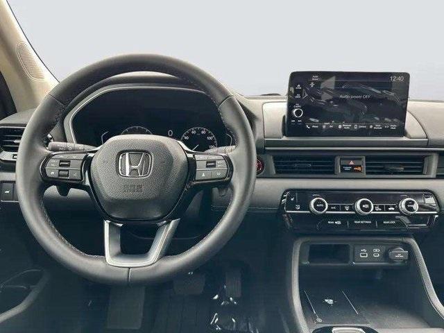 new 2025 Honda Pilot car, priced at $48,235