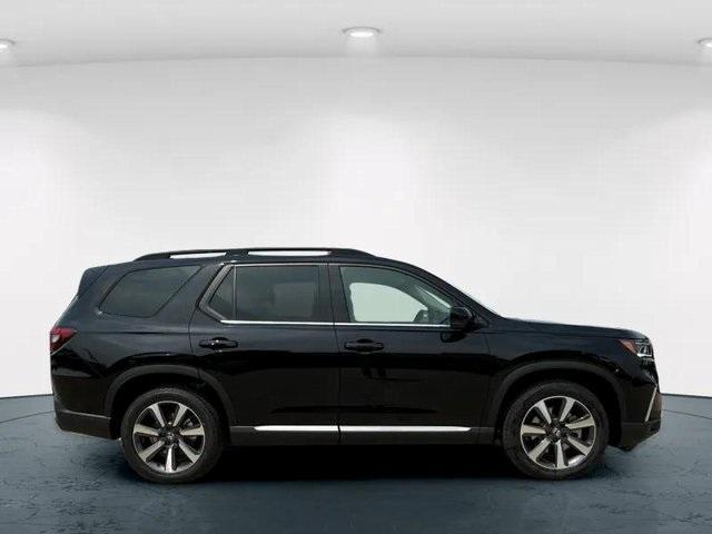 new 2025 Honda Pilot car, priced at $54,530