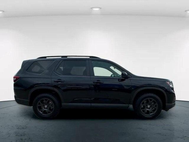 used 2025 Honda Pilot car, priced at $44,015