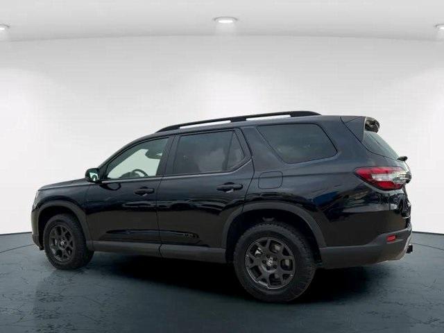 used 2025 Honda Pilot car, priced at $44,015