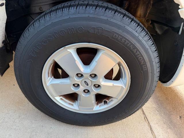 used 2009 Ford Escape car, priced at $5,000