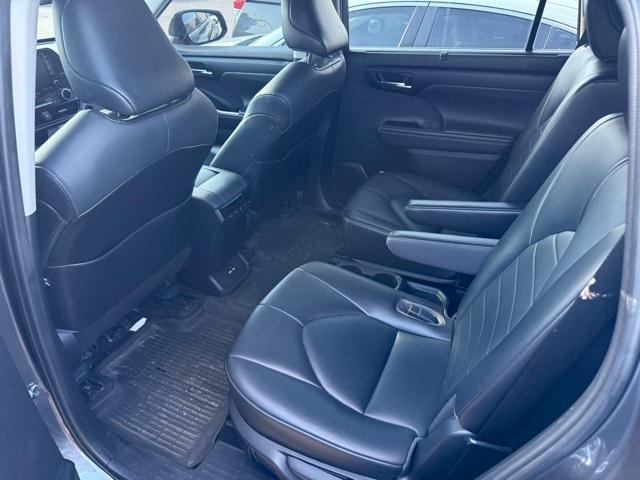 used 2021 Toyota Highlander car, priced at $29,239