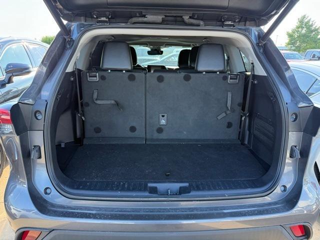 used 2021 Toyota Highlander car, priced at $29,239