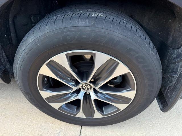 used 2021 Toyota Highlander car, priced at $29,239