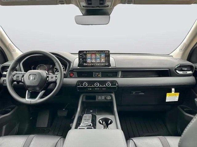 new 2025 Honda Pilot car, priced at $51,050
