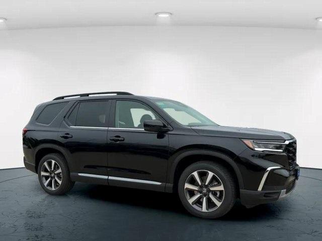 new 2025 Honda Pilot car, priced at $51,050