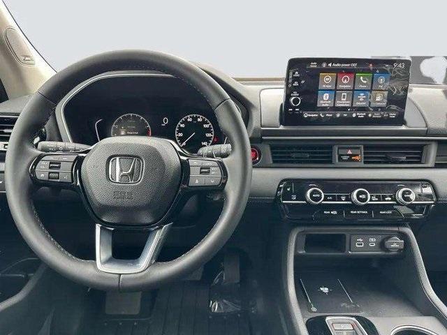 new 2025 Honda Pilot car, priced at $51,050