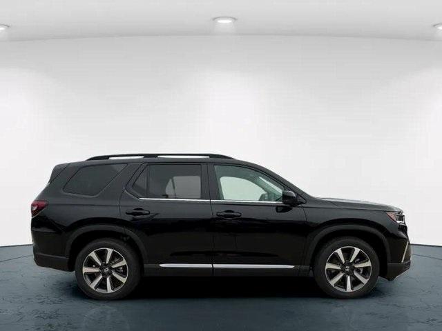 new 2025 Honda Pilot car, priced at $51,050