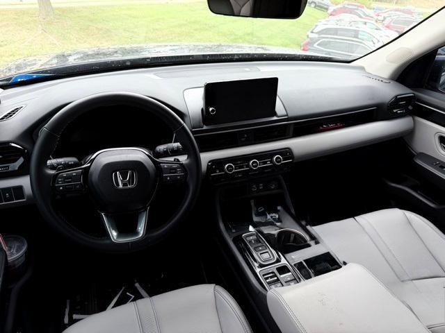 used 2025 Honda Pilot car, priced at $44,110