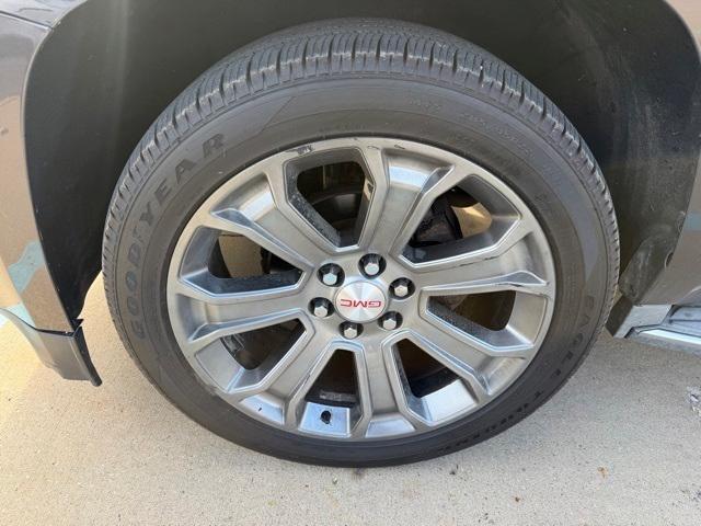 used 2015 GMC Yukon XL car, priced at $15,948