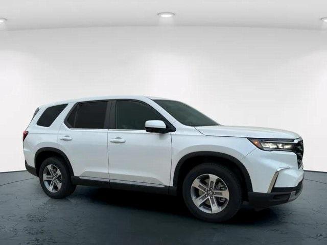 new 2025 Honda Pilot car, priced at $48,280