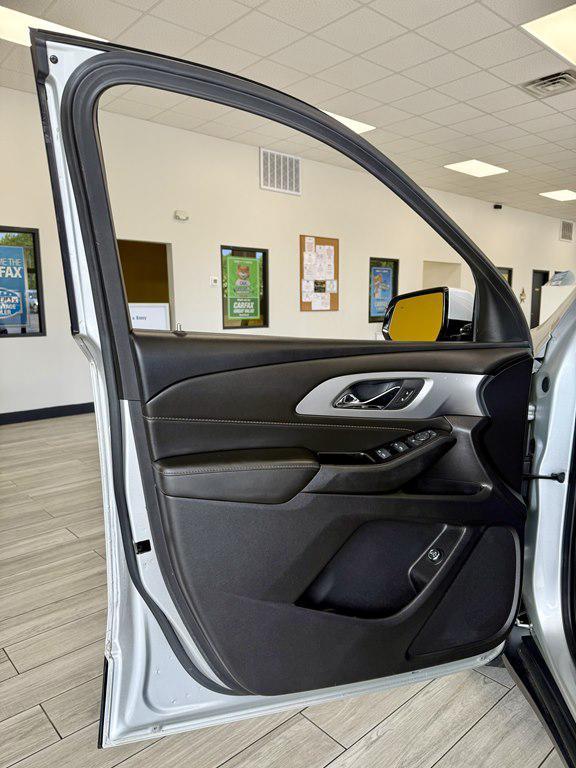 used 2020 Chevrolet Traverse car, priced at $15,995