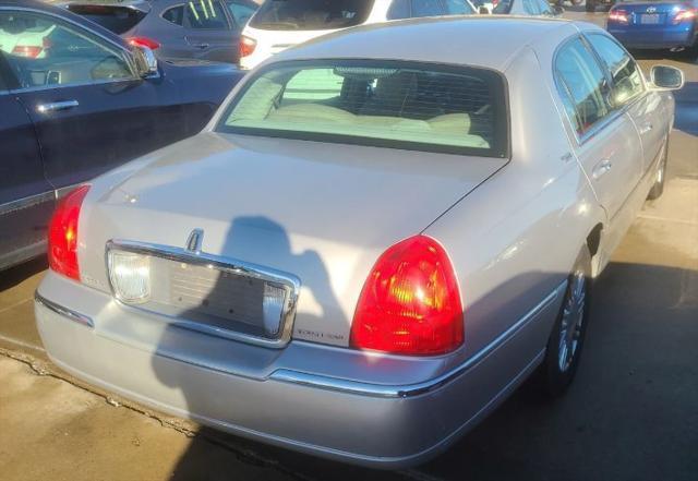 used 2008 Lincoln Town Car car, priced at $11,995