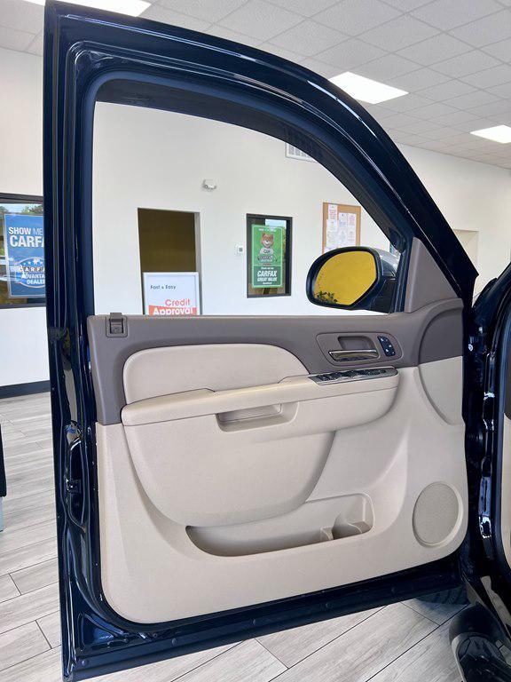 used 2011 Chevrolet Avalanche car, priced at $18,995