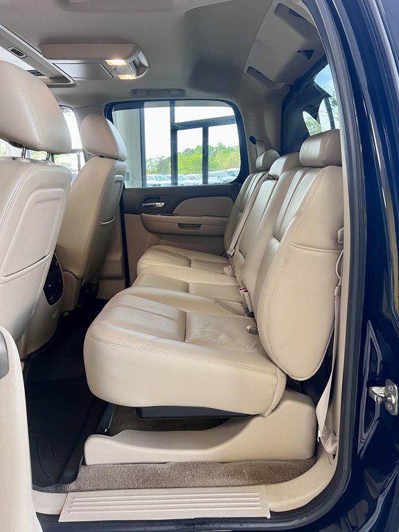 used 2011 Chevrolet Avalanche car, priced at $18,995