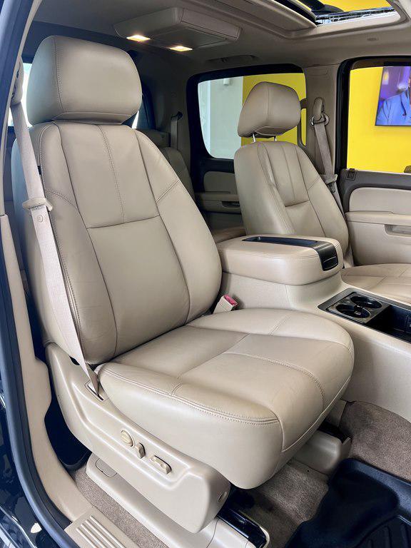 used 2011 Chevrolet Avalanche car, priced at $18,995