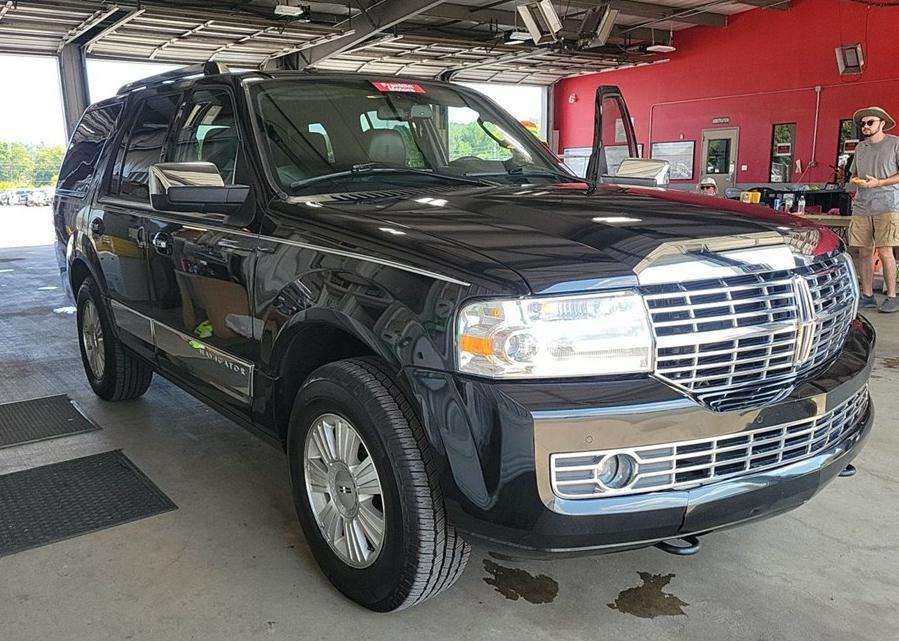 used 2014 Lincoln Navigator car, priced at $13,995