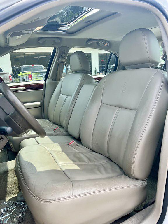used 2005 Lincoln Town Car car, priced at $10,995