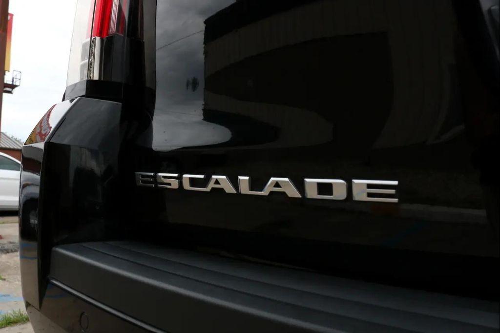 used 2020 Cadillac Escalade ESV car, priced at $40,995