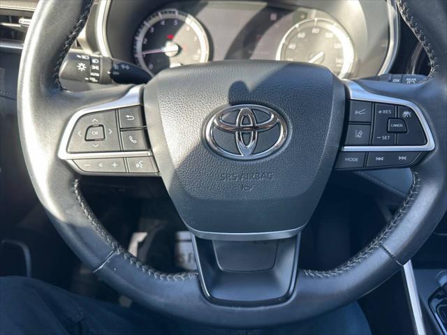 used 2022 Toyota Highlander car, priced at $36,995