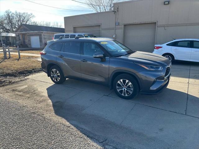 used 2022 Toyota Highlander car, priced at $36,995