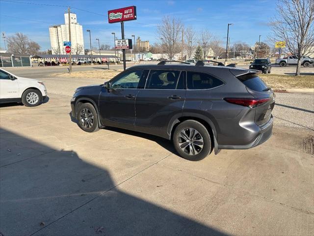 used 2022 Toyota Highlander car, priced at $36,995