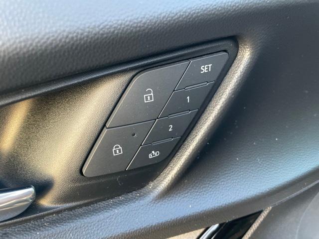 used 2025 Chevrolet Equinox car, priced at $30,987