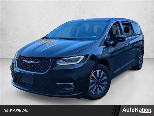 used 2024 Chrysler Pacifica Hybrid car, priced at $28,399