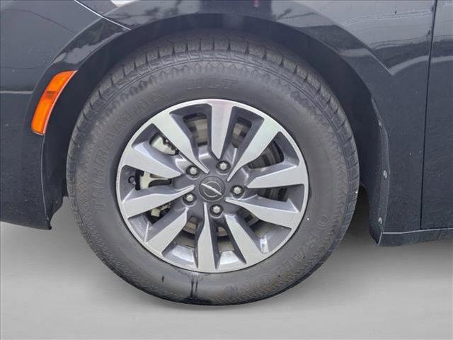 used 2024 Chrysler Pacifica Hybrid car, priced at $28,399