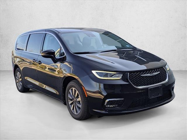 used 2024 Chrysler Pacifica Hybrid car, priced at $28,399