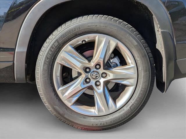 used 2016 Toyota Highlander car, priced at $18,499