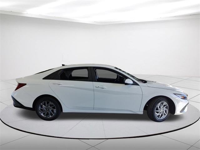 new 2025 Hyundai Elantra HEV car, priced at $26,343