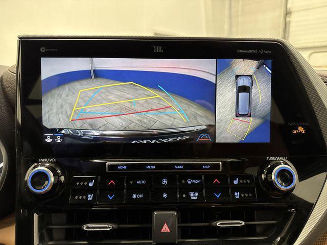 used 2021 Toyota Highlander car, priced at $39,998