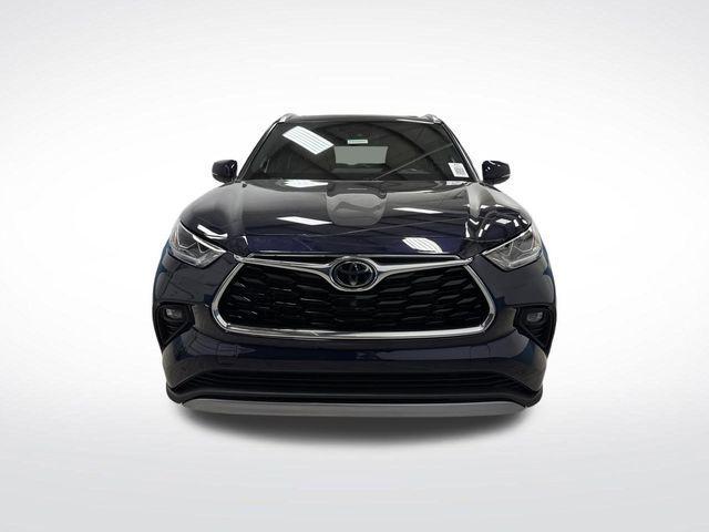 used 2021 Toyota Highlander car, priced at $39,998