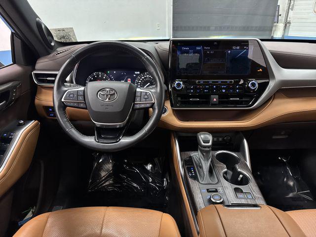 used 2021 Toyota Highlander car, priced at $39,998
